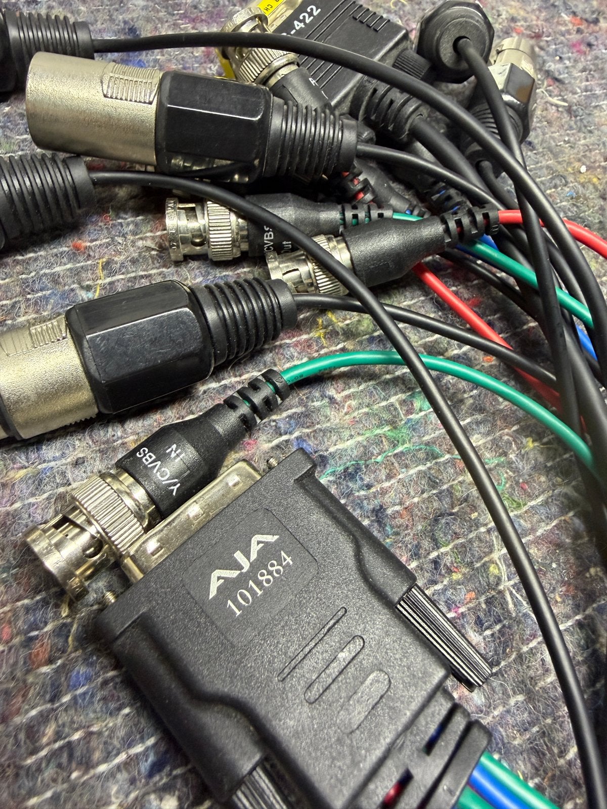 AJA 101884 Breakout Kabel - XLR, BNC, RS-422, Ophalen of Verzenden, Gebruikt, 2 tot 5 meter, Overige kabels