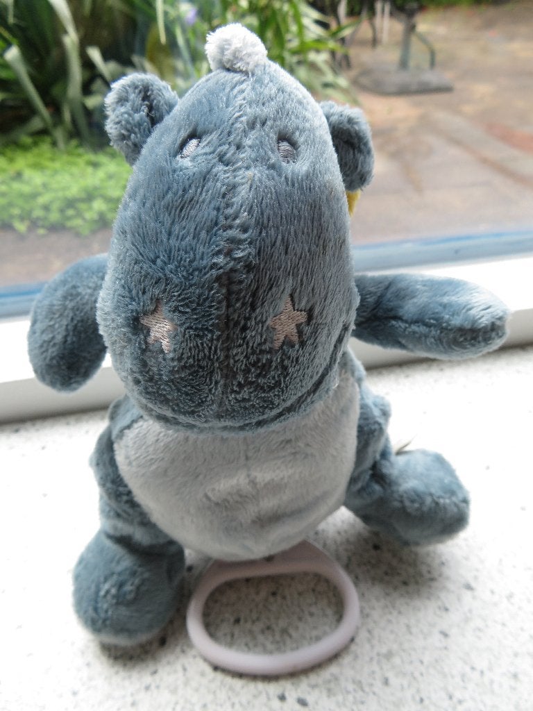 Muziekknuffel Draak of dinosaurus merk Noukies Amtoys, Kinderen en Baby's, Speelgoed | Knuffels en Pluche, Ophalen of Verzenden
