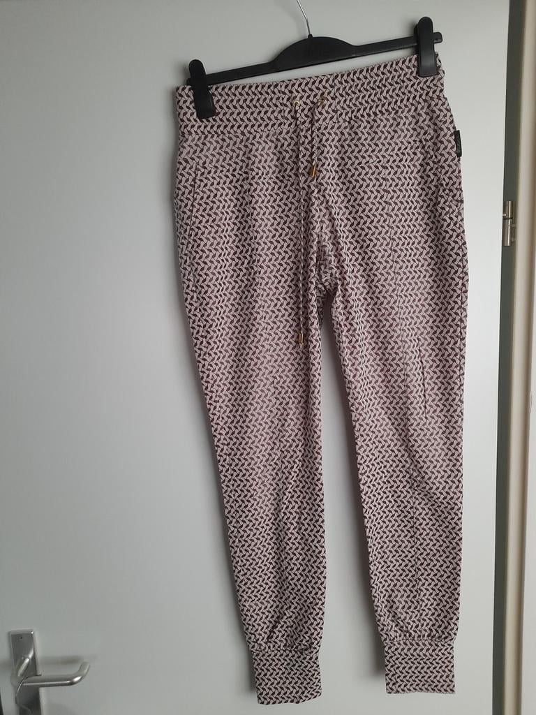 Damesbroek beige mt M, Maat 38/40 (M), Beige, Ophalen of Verzenden, Zo goed als nieuw