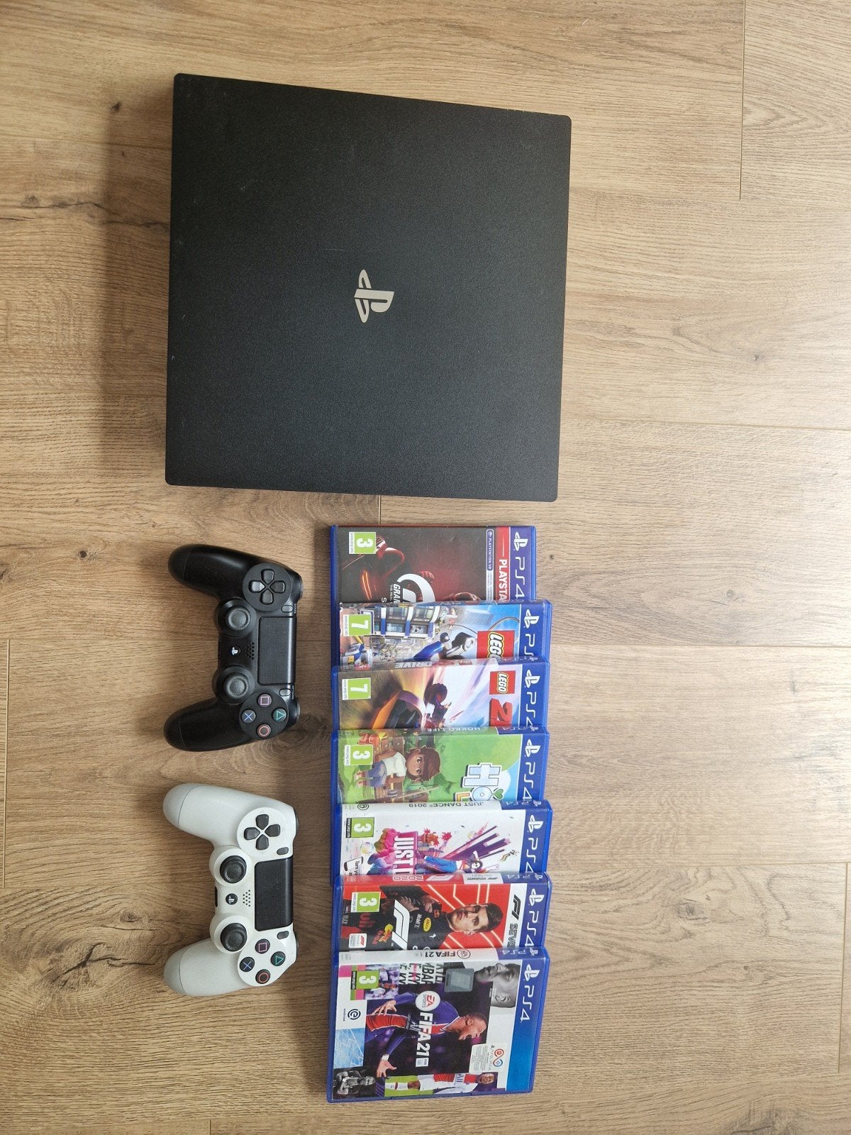PlayStation 4 PRO 1TB - met 2 Controllers en 7 Games, Met games, Met 2 controllers, Ophalen of Verzenden, Zo goed als nieuw