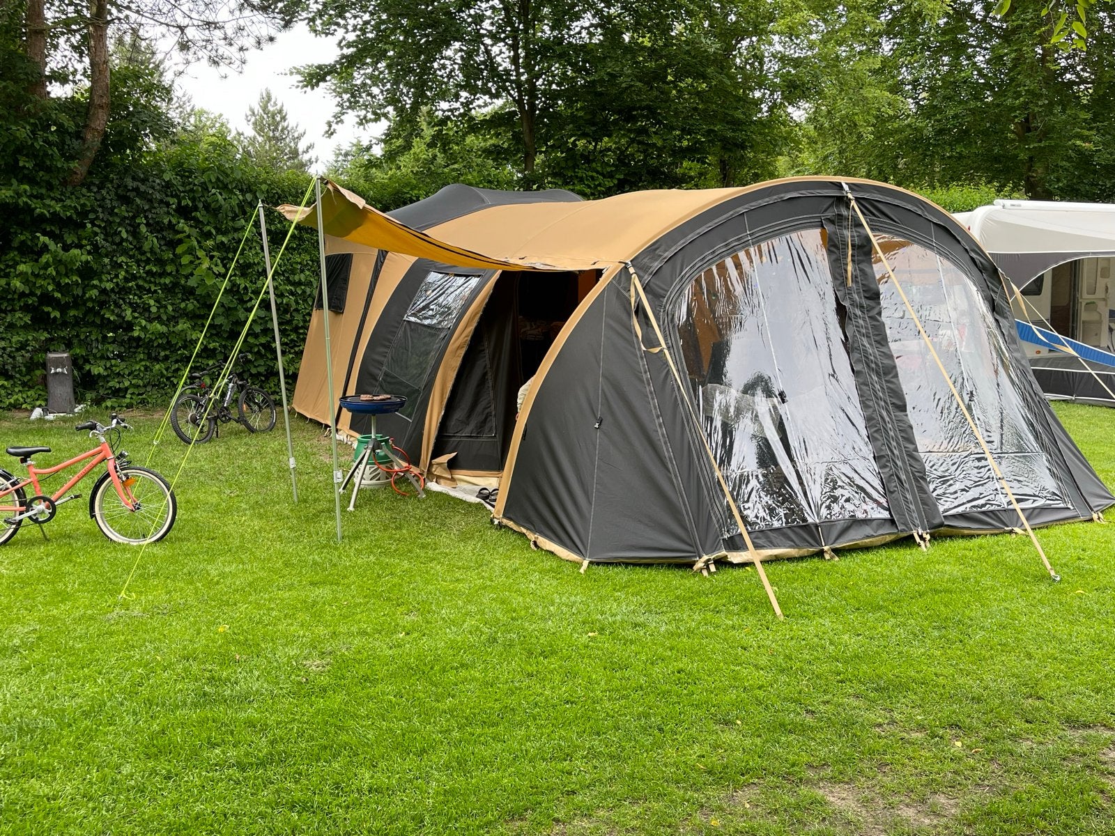 Europa Camper Sunrider Deluxe (2024) unieke keuken, Caravans en Kamperen, Vouwwagens, Ophalen, Beige, Europa Camper, Aanwezig