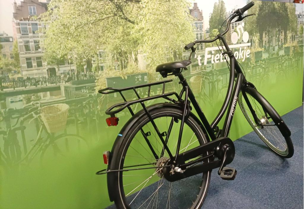 Fietshokje Raaks: Cortina U1, Raaks Fietsen, Versnellingen, Parallelweg 35 Beverwijk, Info@raaksfietsen.nl