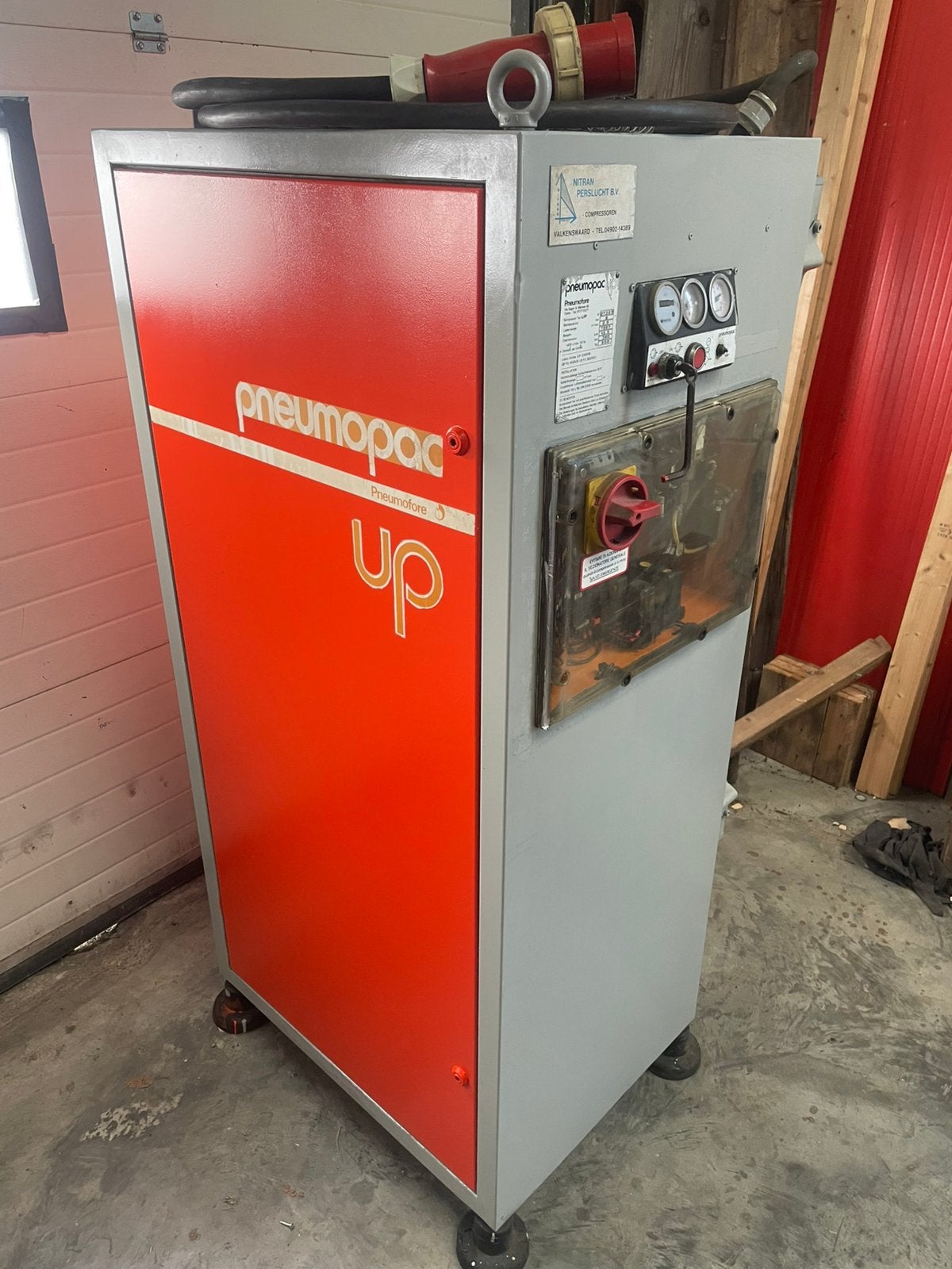 pneumopac UP schroefcompressor, Doe-het-zelf en Verbouw, Compressors, 100 liter of meer, Ophalen, Gebruikt, 800 liter/min of meer