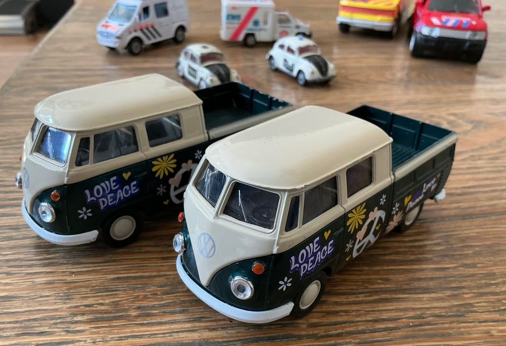 Welly Volkswagen T1 Bus dubbele cabine Love Peace, Ophalen of Verzenden, Nieuw, Auto