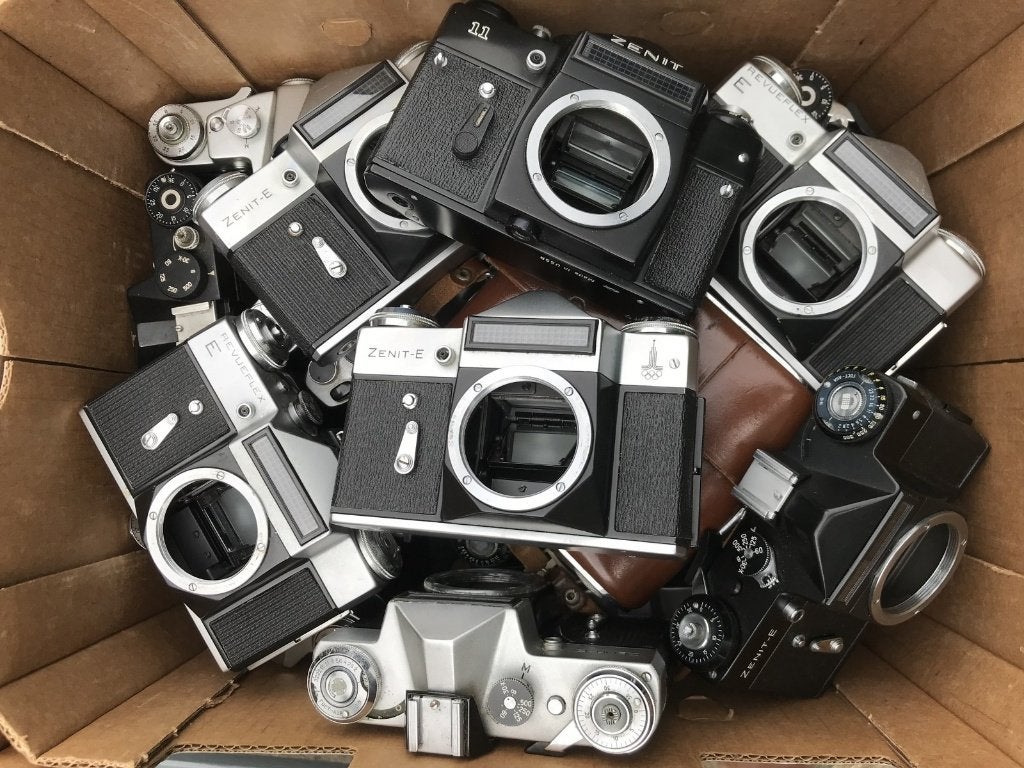 Zenit Зени́т (Russische "mechanische" SRL camerabody's), Audio, Tv en Foto, Fotocamera's Analoog, Ophalen of Verzenden, Compact