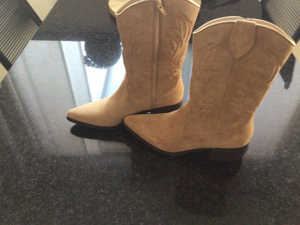 Dames laarzen zomer winter, Kleding | Dames, Schoenen, Ophalen of Verzenden, Zo goed als nieuw