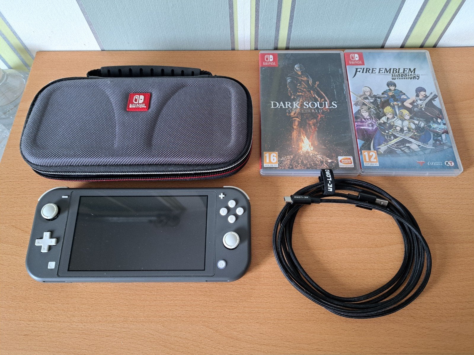 Nintendo Switch Lite grijs met 2 games, Spelcomputers en Games, Spelcomputers | Nintendo Switch Lite, Ophalen of Verzenden, Grijs