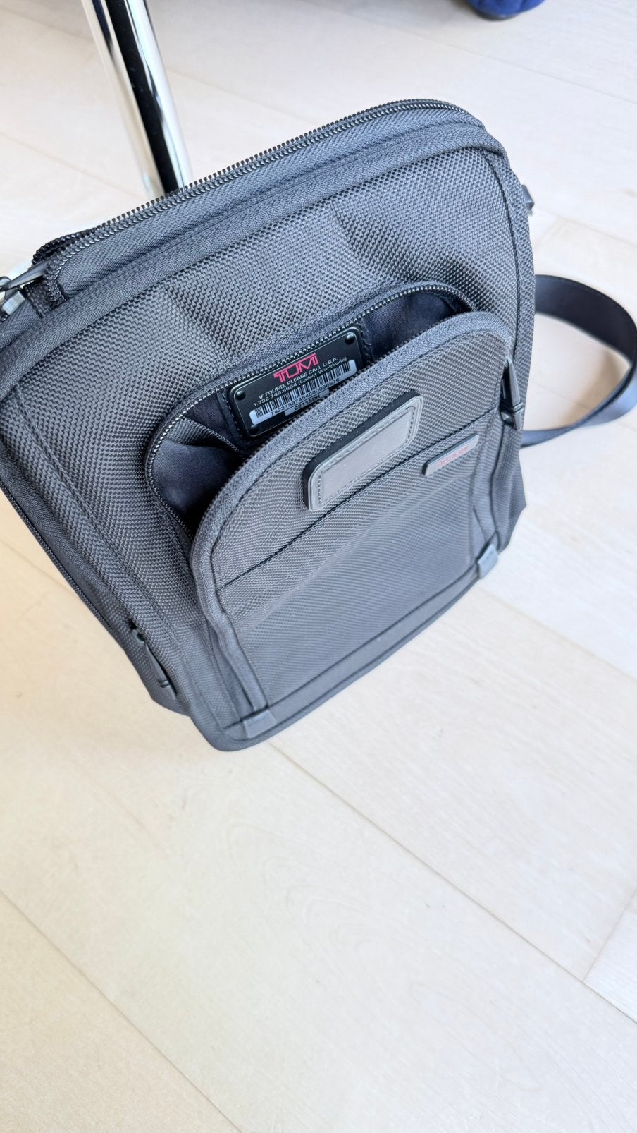 TUMI schoutertas/sling voor de standaard iPad tablet, Sieraden, Tassen en Uiterlijk, Tassen | Schoudertassen, Ophalen, Nieuw, Zwart