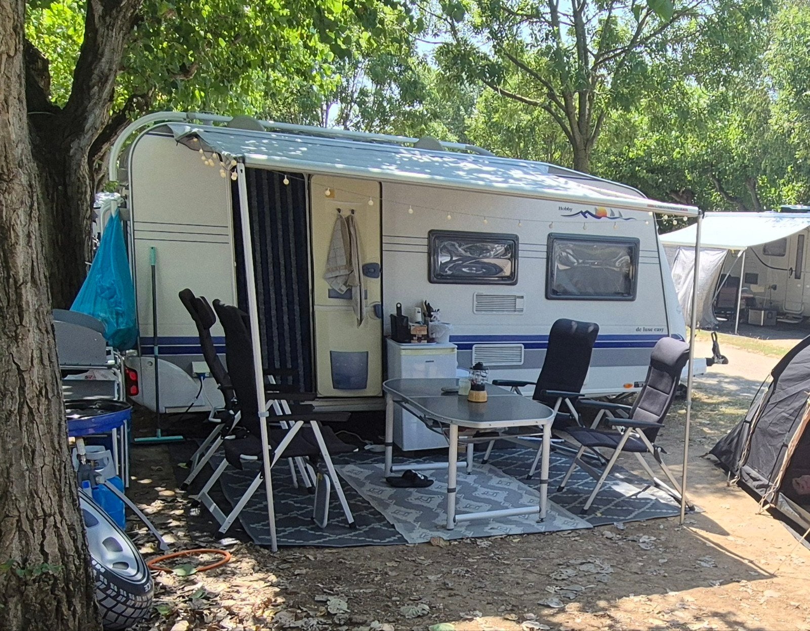 Hobby De Luxe Easy 440 SF 2003, Caravans en Kamperen, Caravans, Vast bed, Hobby, Treinzit, 750 - 1000 kg