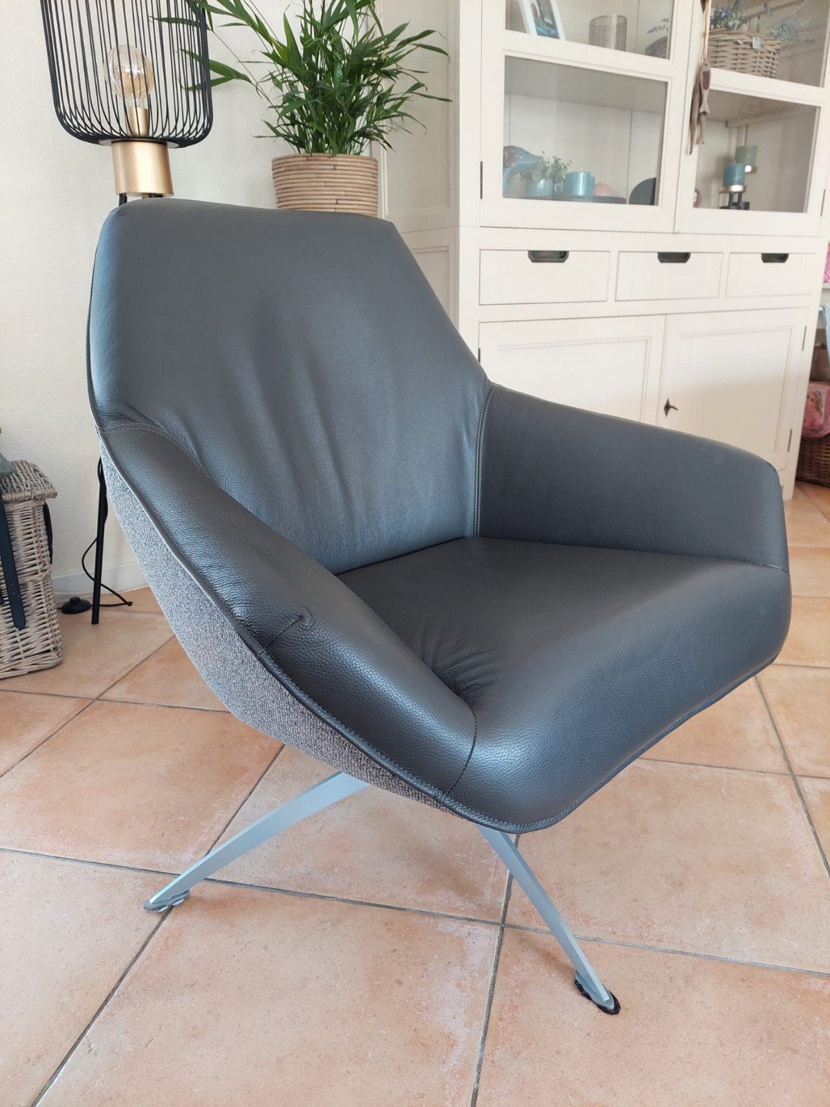 Moderne draaibare fauteuil - Grijs stof en leer, Ophalen, Zo goed als nieuw, Leer, Eén