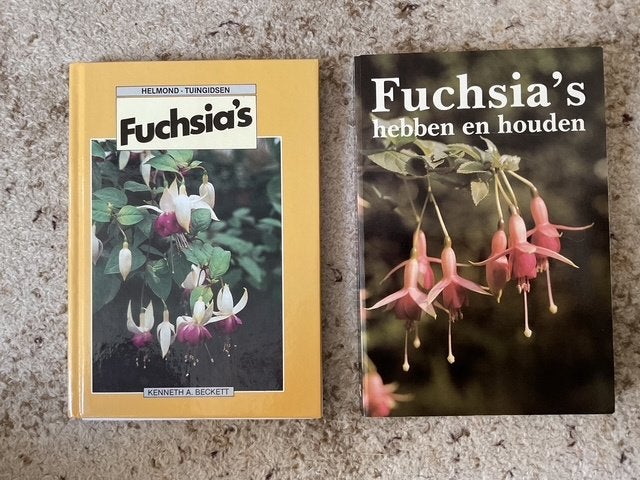 2 boeken over de plant Fuchsia., Boeken, Ophalen of Verzenden, Gelezen, Bloemen, Planten en Bomen