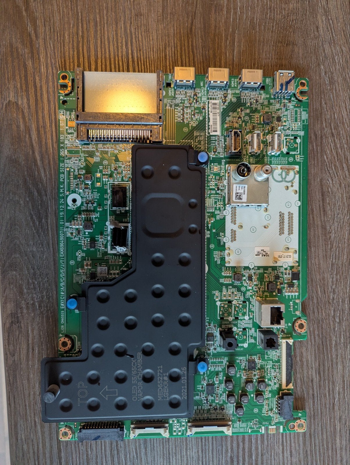 Defect Moederbord LG OLED CX55 - Voor onderdelen/reparatie, Ophalen of Verzenden, Niet werkend, LG
