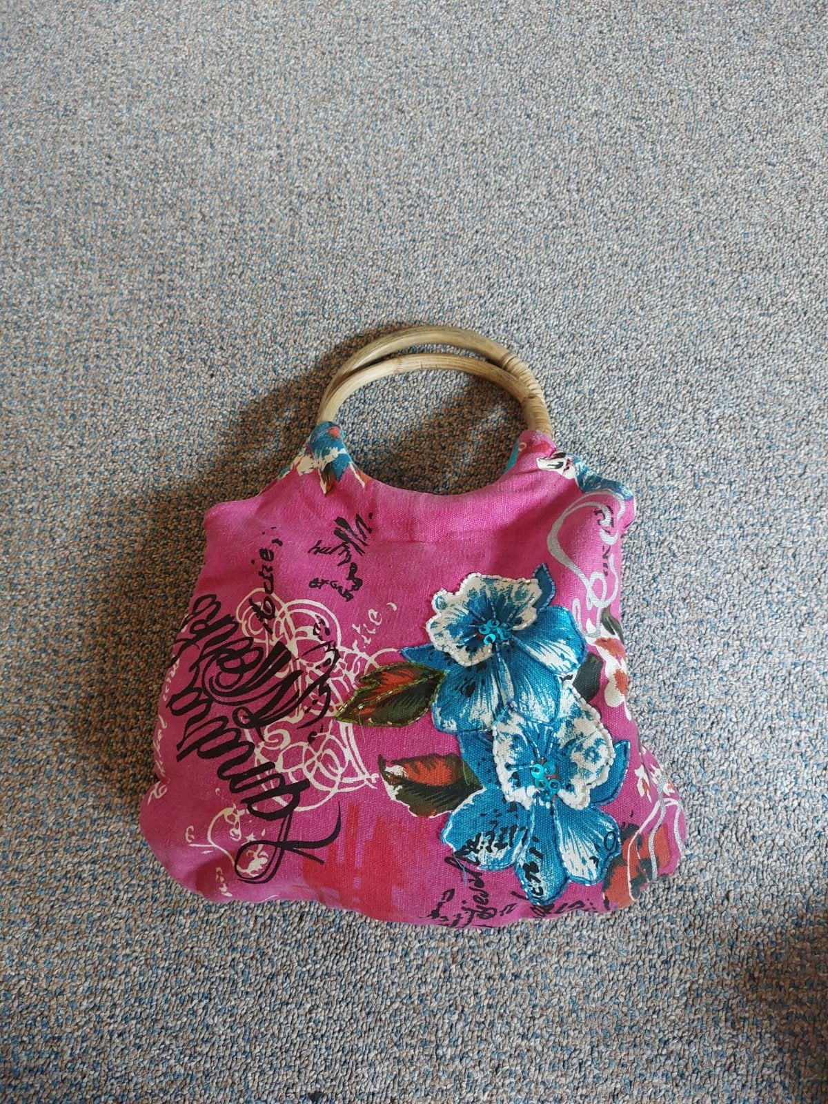 Roze handtas met bloemenprint en houten handvatten, Ophalen of Verzenden, Gebruikt, Roze, Handtas