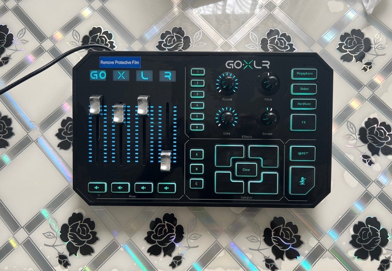 TC Helicon GoXLR Mixer voor Streaming en Gaming, Ophalen of Verzenden, Zo goed als nieuw, Minder dan 5 kanalen, Microfooningang