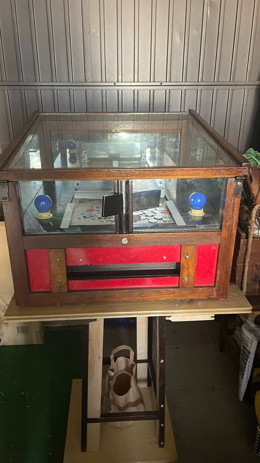 Vintage muntenschuiver / pusher arcade machine, Verzamelen, Overige munten, Ophalen, Gebruikt, Met sleutels