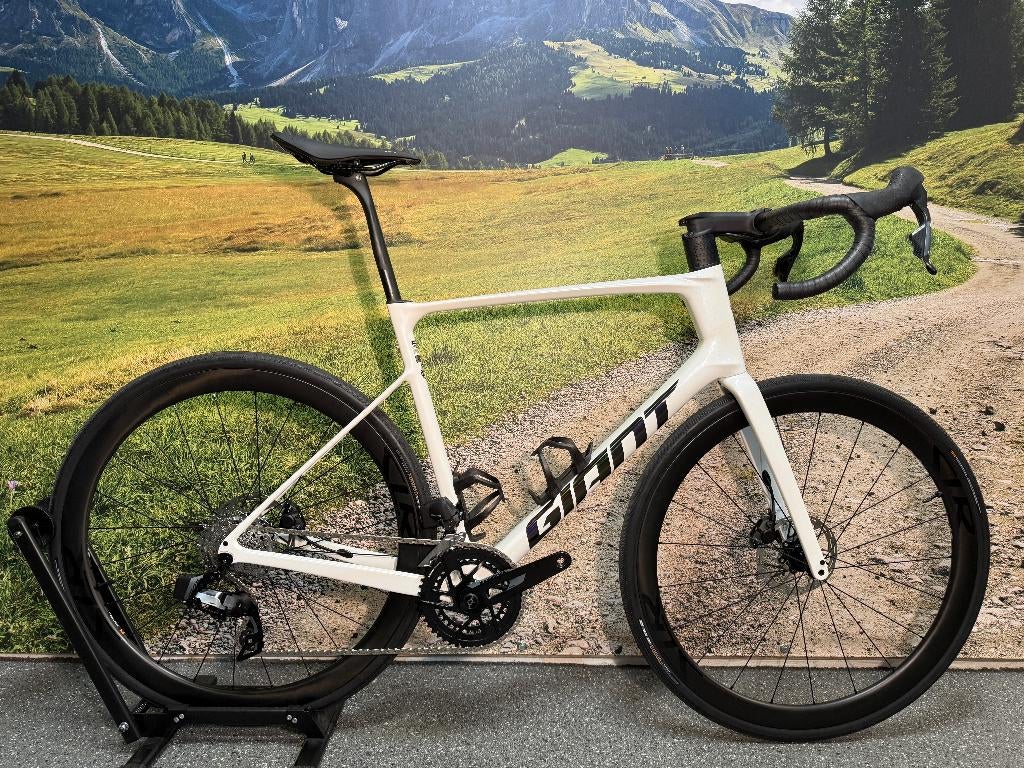 Giant Defy Advanced Pro 1 L 2026 Sram Rival AXS + PM €5199,-