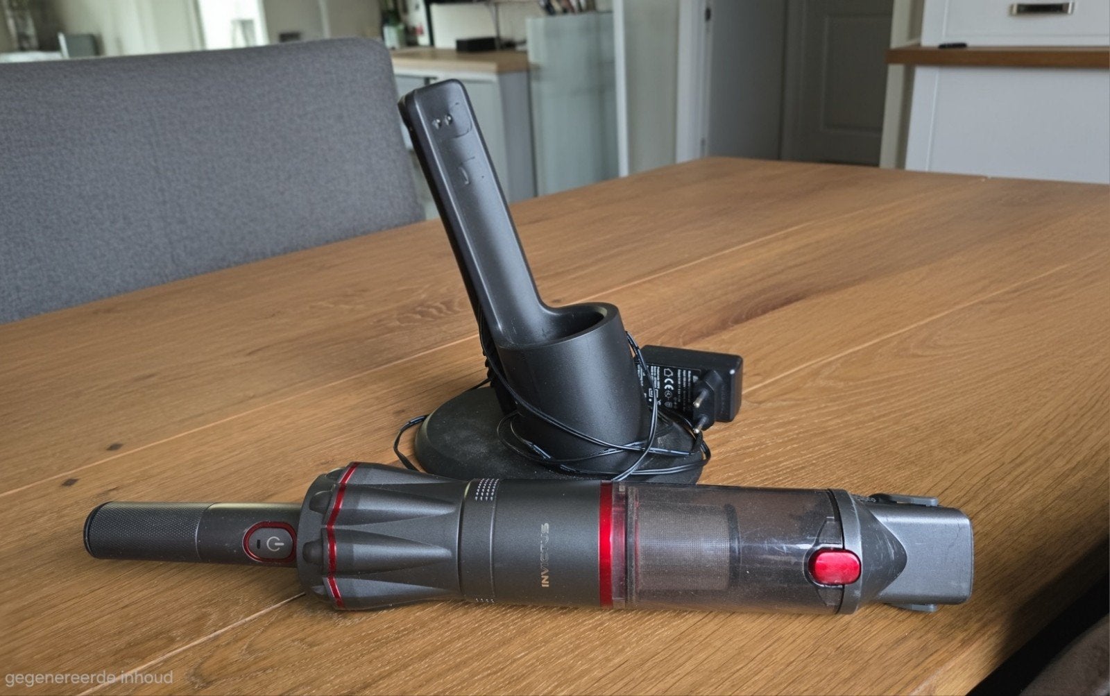 Invictus X7 Kruimeldief met oplaadstation, Ophalen, Overige merken, Gebruikt, Kruimeldief