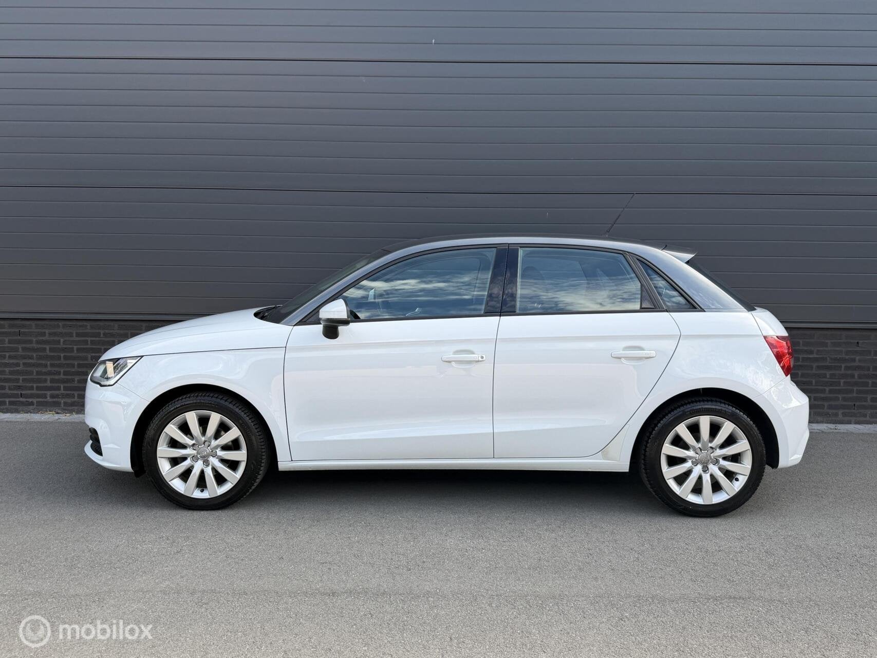Audi A1 Sportback 1.0 TFSI S-Tronic Sport CLIMA*CRUISE*NAV*P, Auto's, Huisgarantie, Met garantie (alle), 4 stoelen, Bedrijf