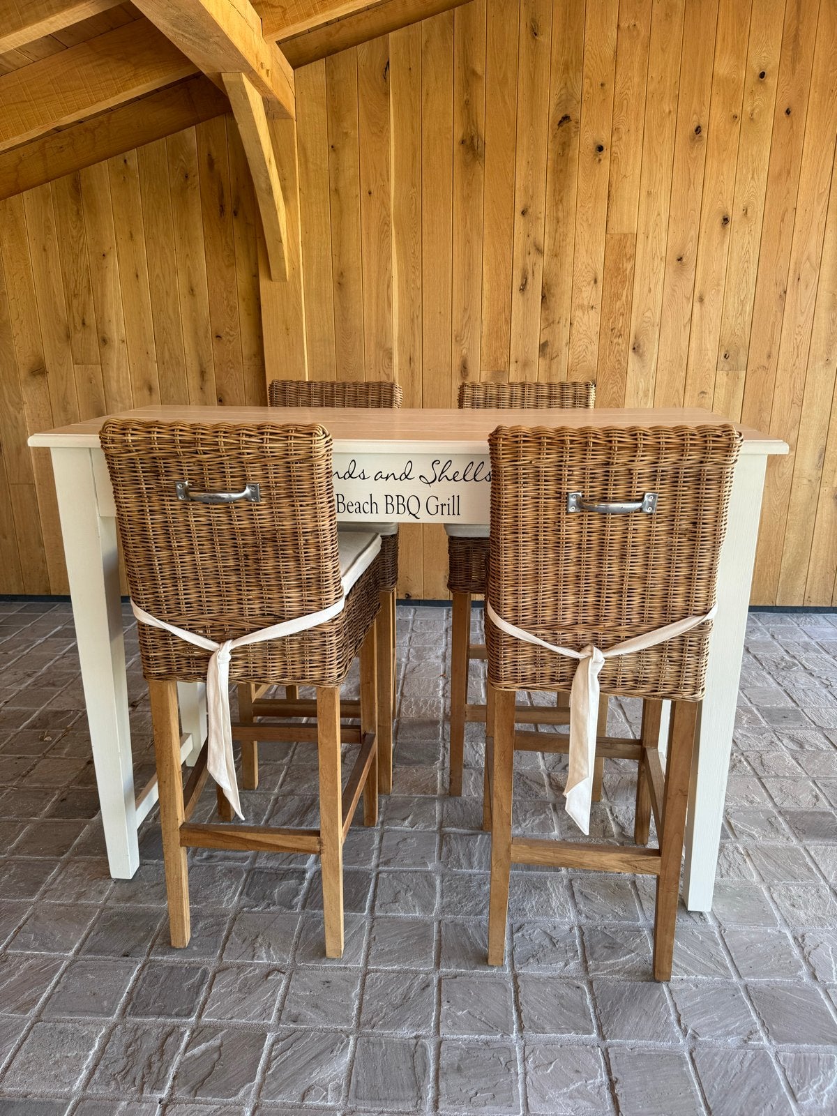 Riviera Maison hoge bartafel met 4 rotan barkrukken, Ophalen, Gebruikt