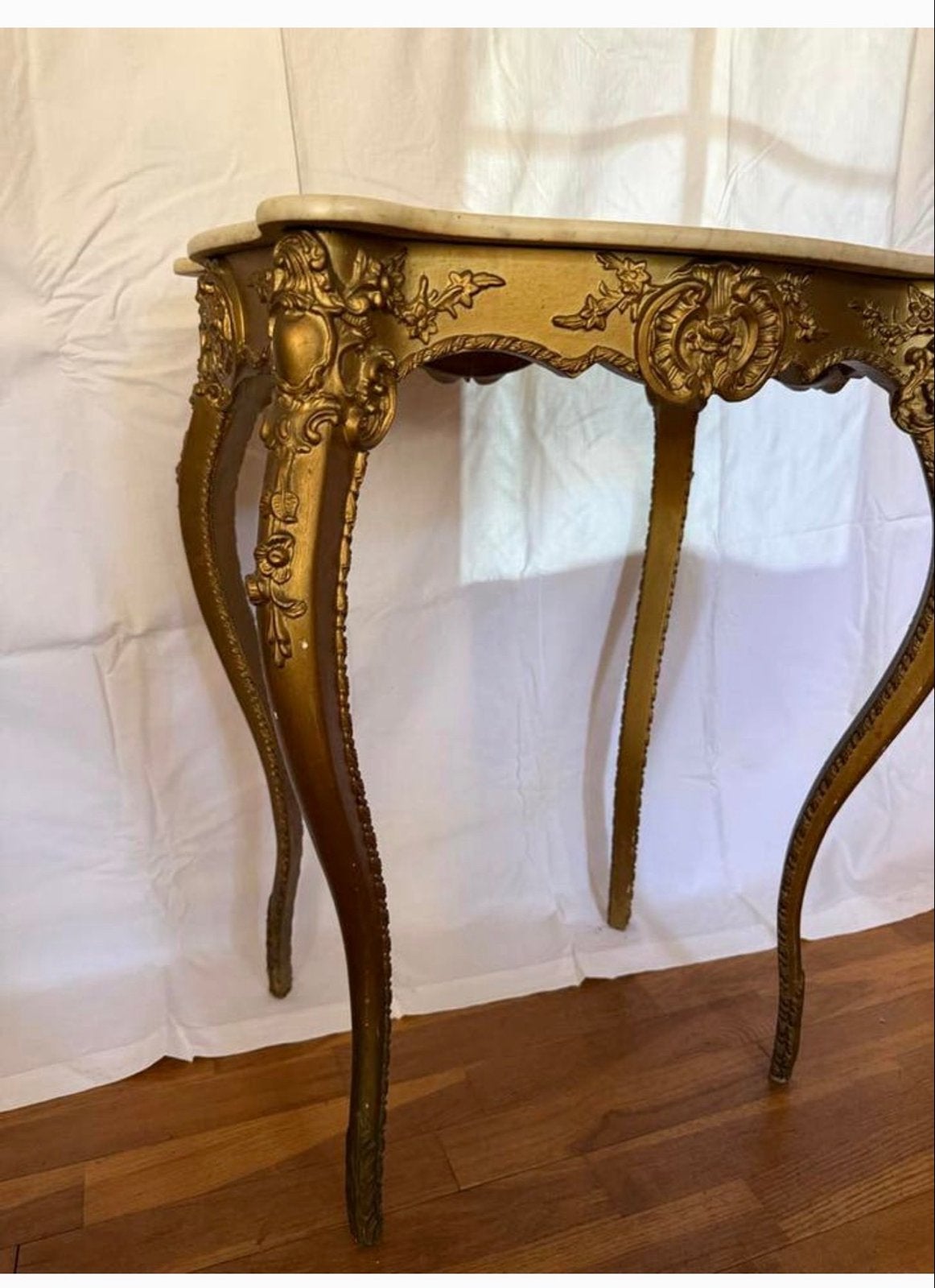 Vergulde Louis XV Sidetable met Marmeren Blad, Huis en Inrichting, Tafels | Sidetables, Ophalen, Gebruikt, 50 tot 100 cm, Overige houtsoorten