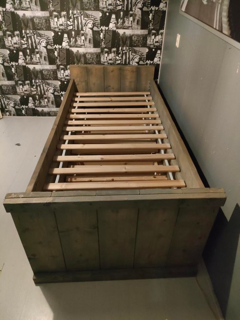 Stevig steigerhout bed met lades - 90x200 cm, Ophalen, Gebruikt, 90 cm, Rustiek