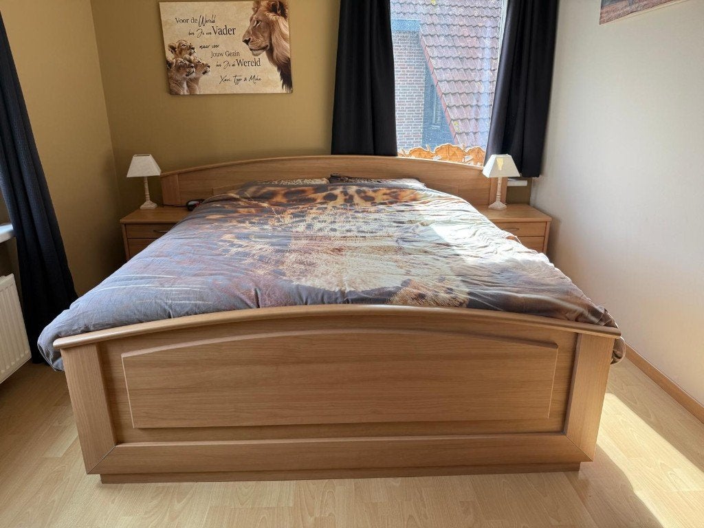 Gratis - bed van 160 cm bij 200 cm - snel ophalen!, Ophalen, Gebruikt, Bruin, Tweepersoons
