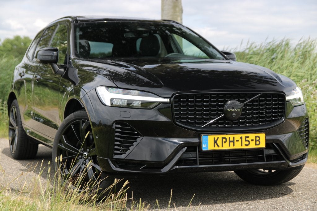 Volvo XC60 T6 Plug-in hybrid AWD LongRange Black Edition,Vol, Auto's, Volvo, Automaat, Leder en Stof, Zwart, Plug-in hybride