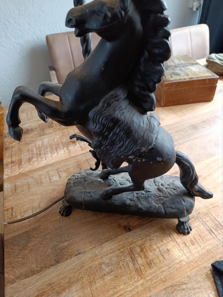 Prachtige oude lamp met paardenbeeld - opknapper, Ophalen of Verzenden