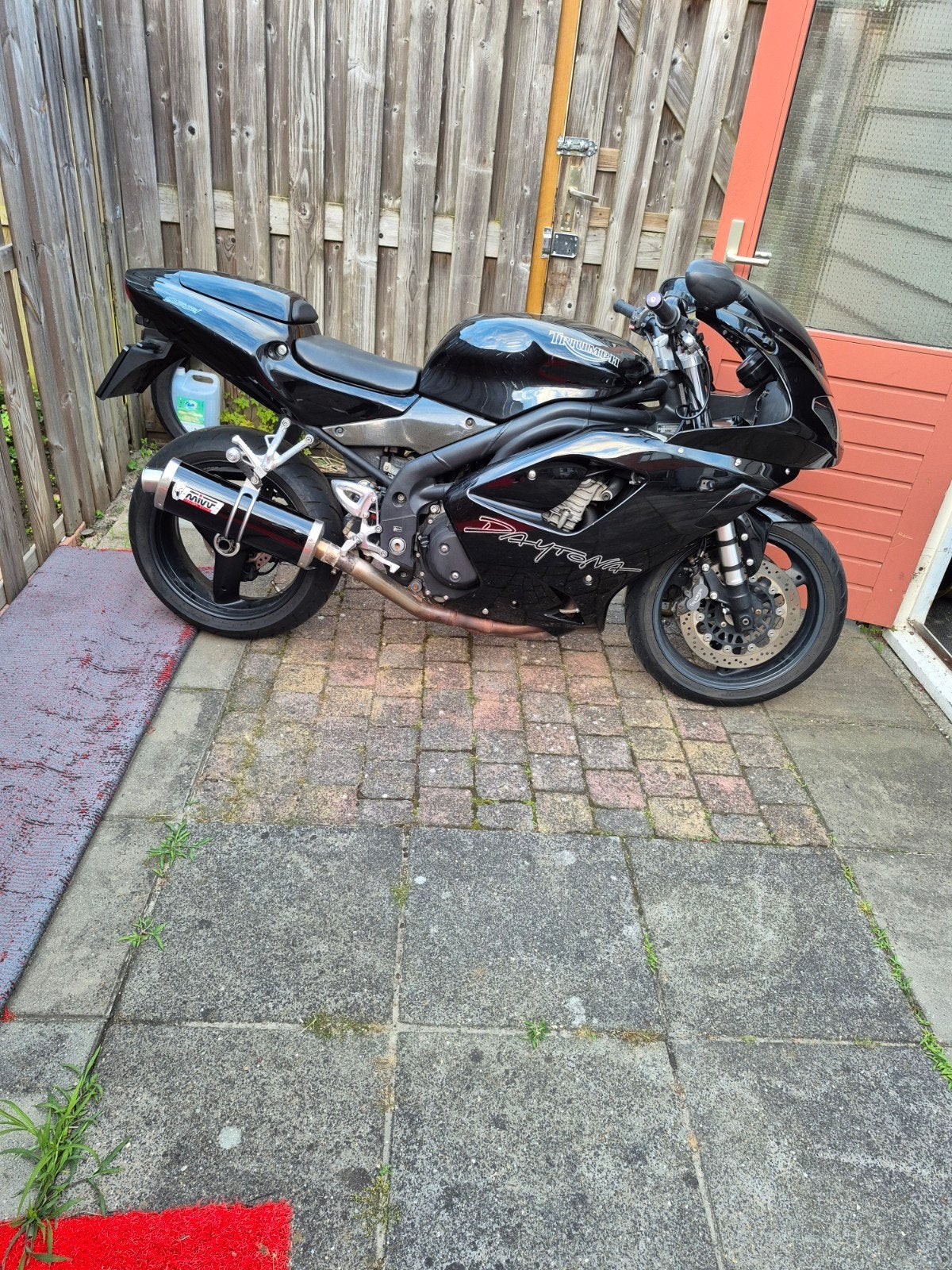triumph daytona 955i, Ophalen