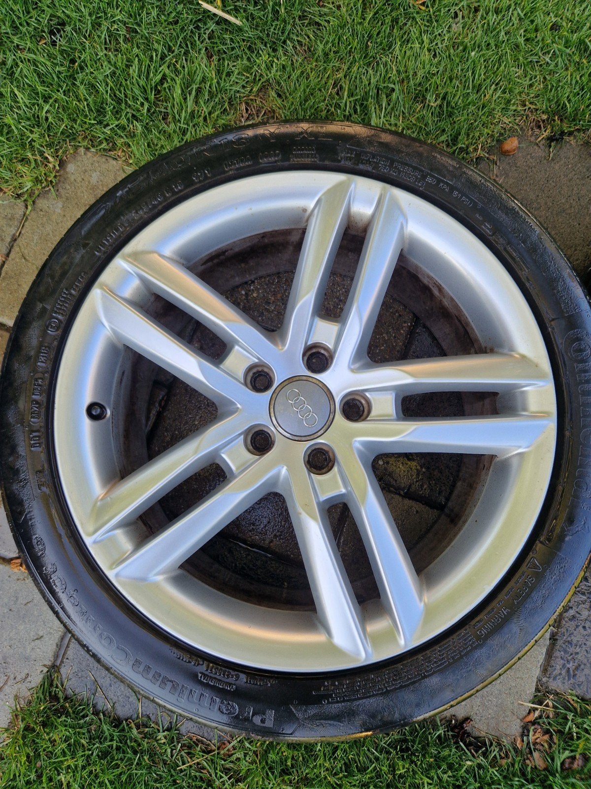 Foto 5 van Audi a4 B8 velgen met zomerbanden - 245/40R18