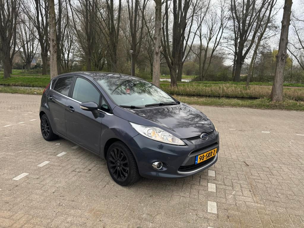 Ford Fiësta 1.25 60KW 5DR 2011 Grijs, Auto's, Voorwielaandrijving, Origineel Nederlands, Handgeschakeld, 954 kg