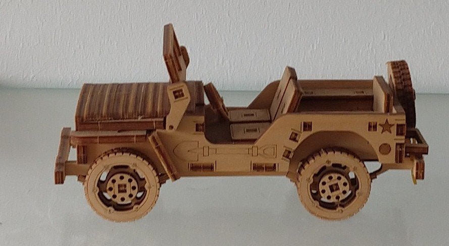 modelbouw ugears Jeep  lang 16 cm, volgnr 18, Ophalen of Verzenden, Gebruikt, 1:50 tot 1:144