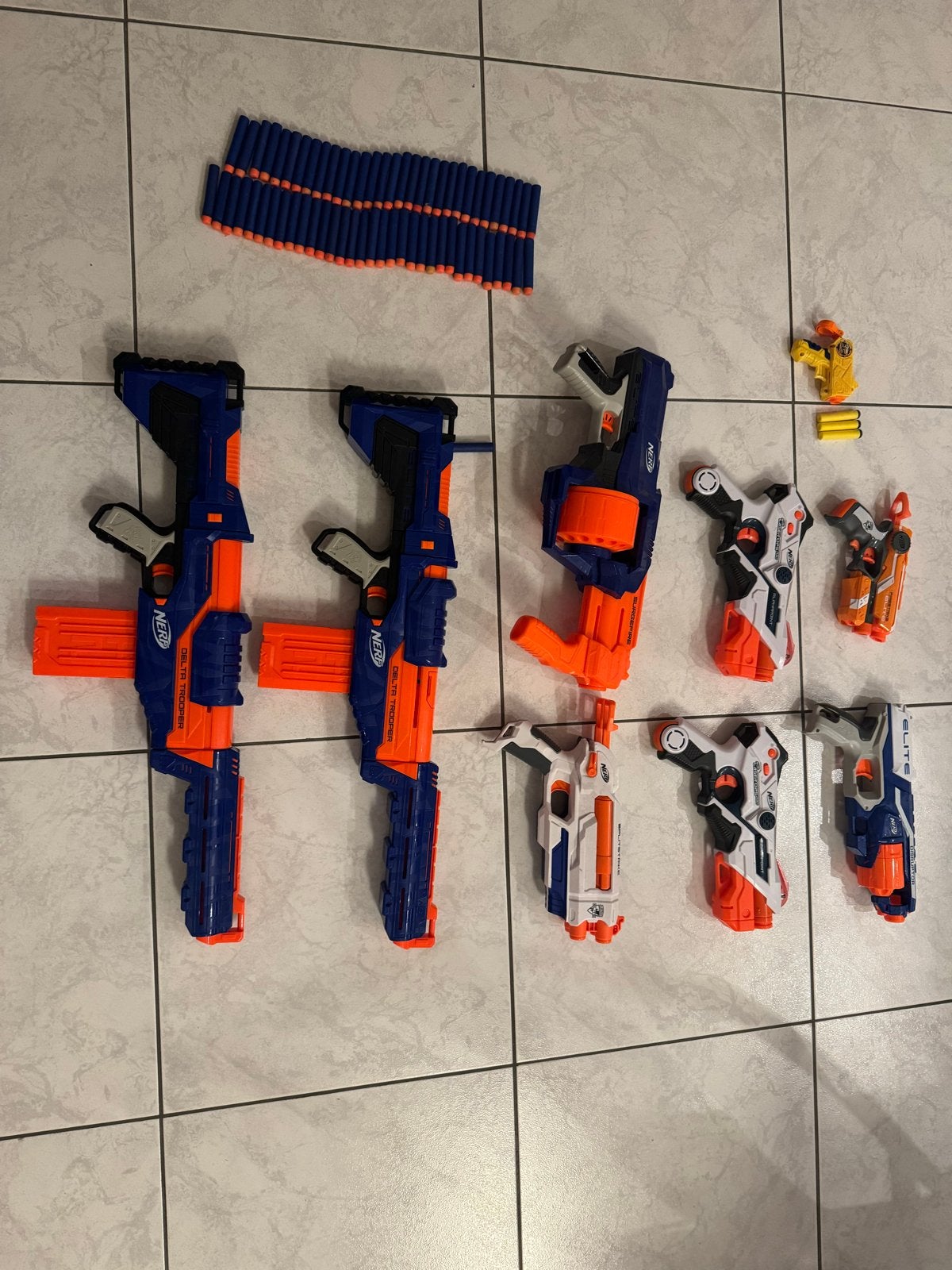 Grote Nerf pistool collectie met veel pijltjes, Ophalen, Zo goed als nieuw