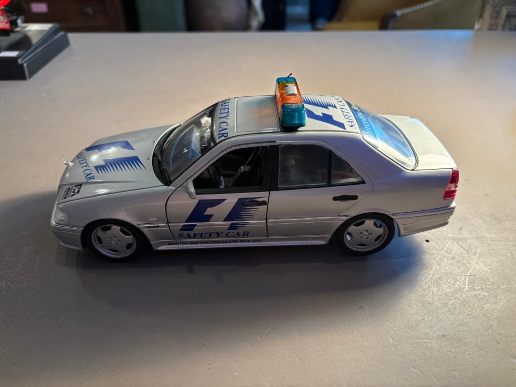 Modelauto 1 : 18, Ophalen, Zo goed als nieuw, Bburago
