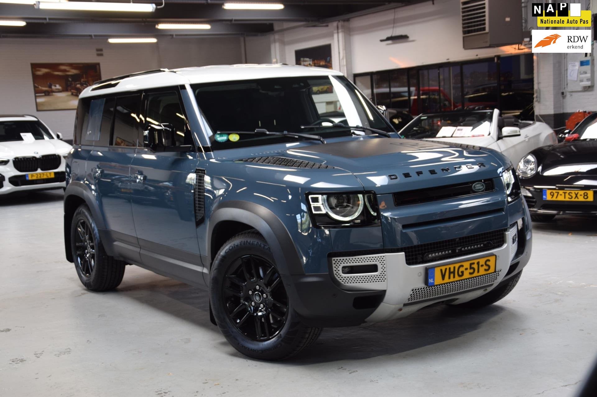 Land Rover Defender 2.0 D240 110 HSE Grijs kenteken|Navi|ACC, Automaat, 2412 kg, 4 cilinders, Blauw