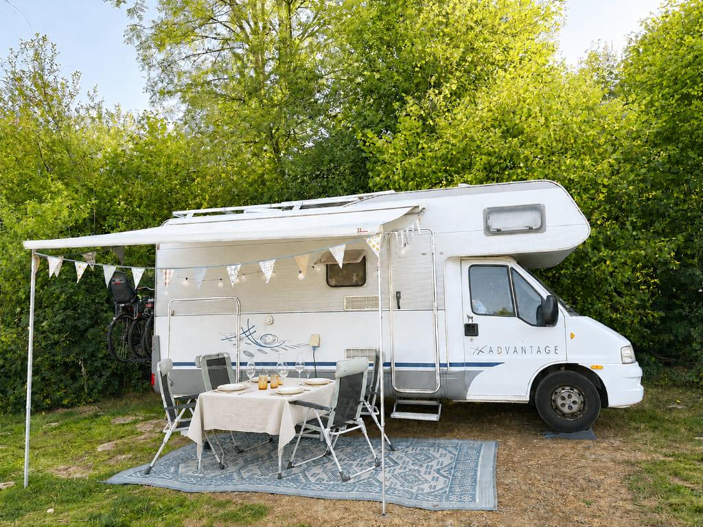 Fiat Ducato Familiecamper “Betsy” – 6 zitplaatsen met gordel, Alkoof, Fiat, Koelkast, Kluisje