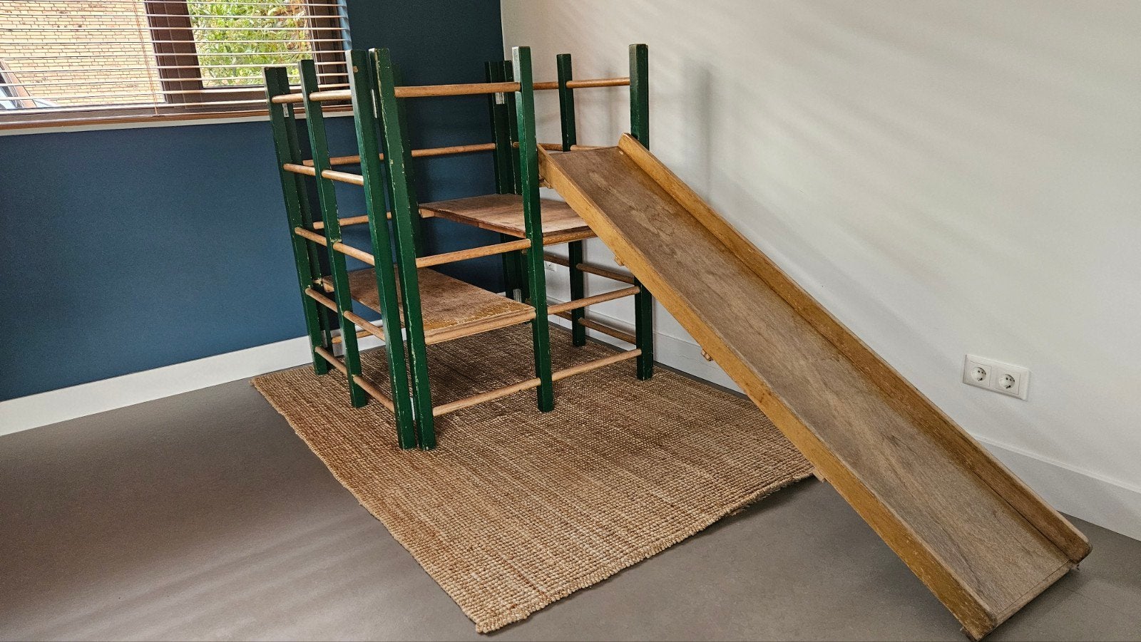 Vintage houten binnenspeeltoestel klimtoren met glijbaan, Ophalen, Gebruikt, Glijbaan