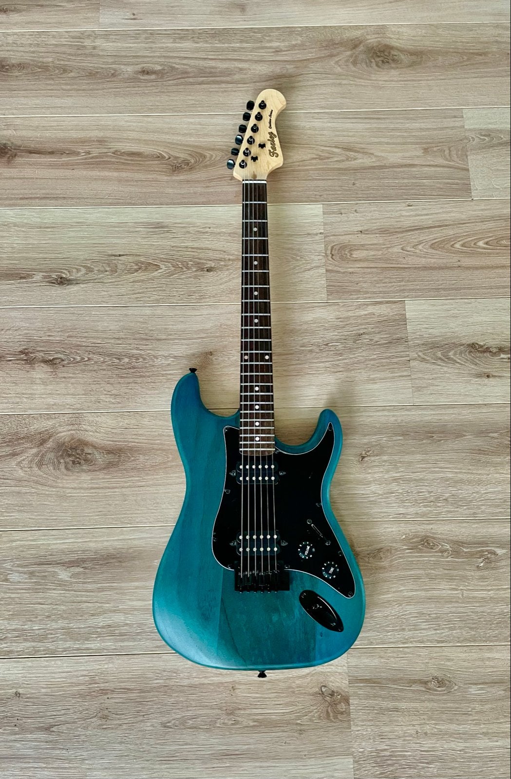 Foto 3 van Elektrische gitaar + accessoires - Zo goed als nieuw