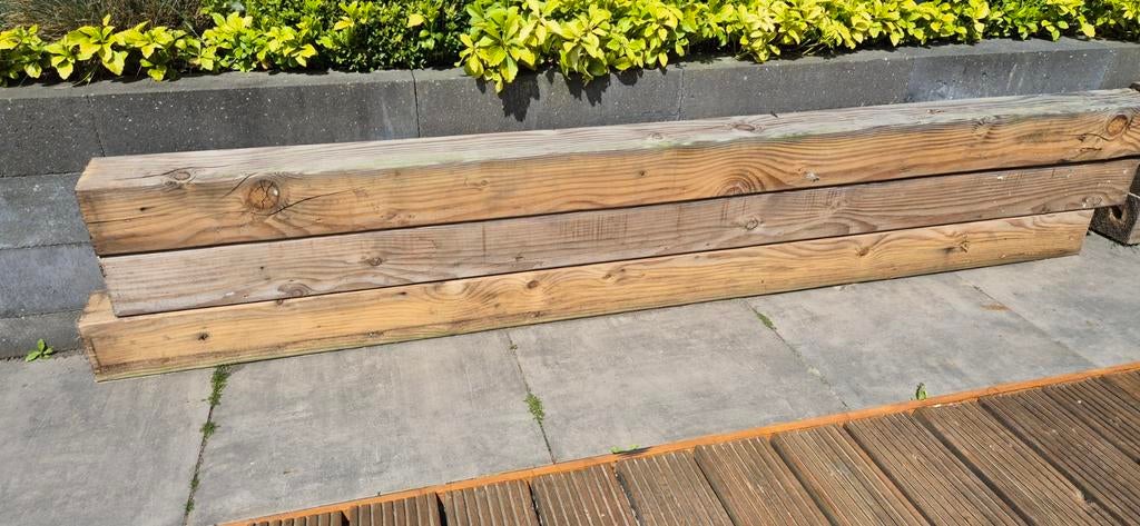 DOUGLAS Palen met betonpoeren, Ophalen, Beton