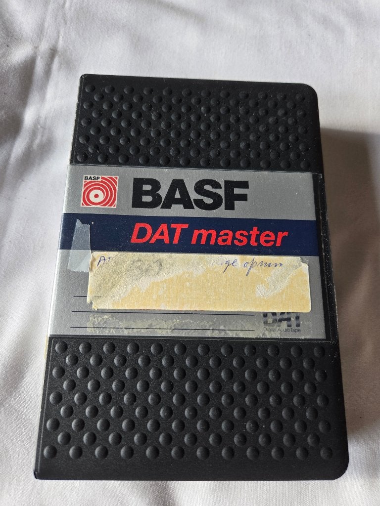Lege omdoos BASF voor 2 DAT bandjes Digital Audio Tape, Audio, Tv en Foto, Overige Audio, Tv en Foto, Gebruikt, Ophalen of Verzenden