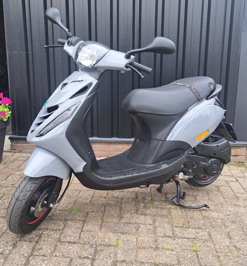Piaggio Zip bromscooter Nardo Grey, Ophalen, Zip, Zo goed als nieuw, Benzine