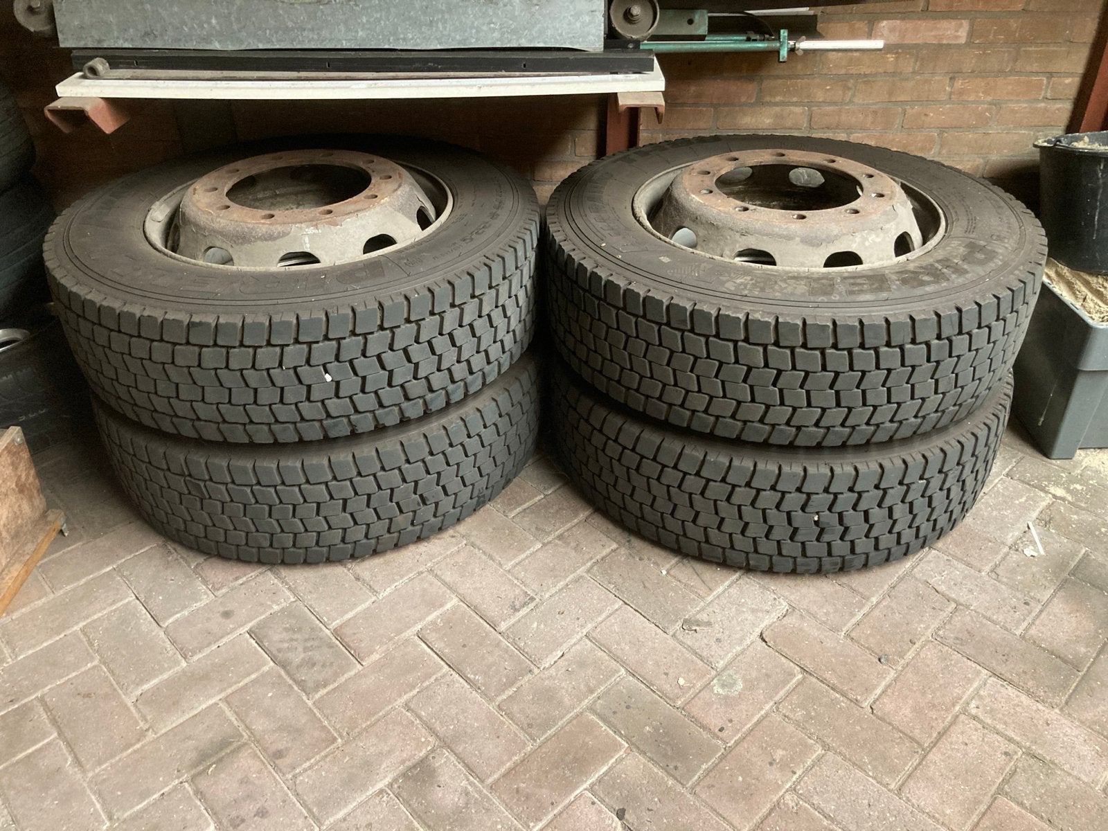 Gebruikte vrachtwagenbanden met velgen, Auto-onderdelen, Banden en Velgen, Ophalen, Gebruikt, Banden en Velgen, Overige maten