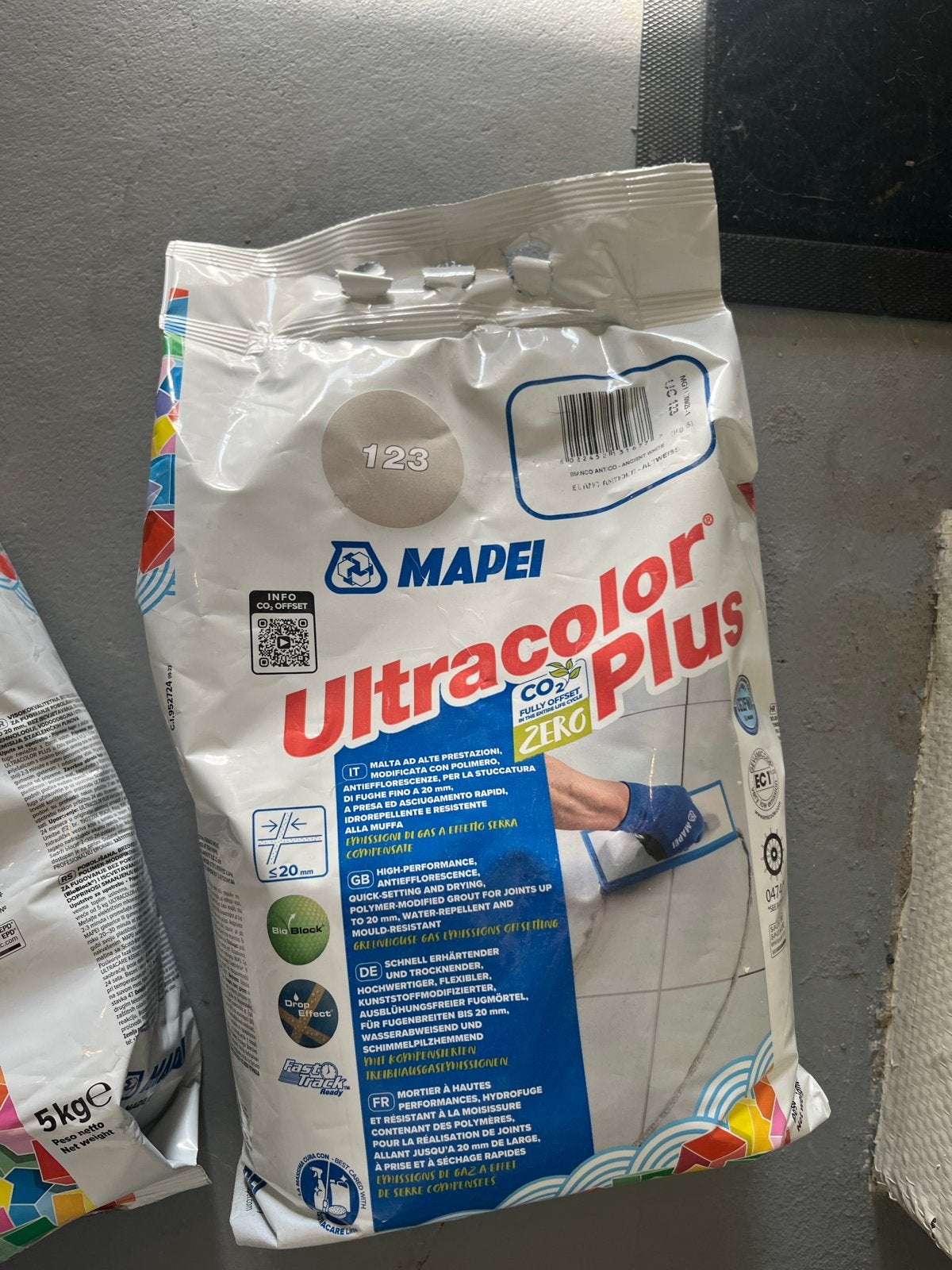 Mapei Ultracolor Plus 123 antiekwit – circa 7,5 kg, Ophalen, Zo goed als nieuw, Overige materialen, Overige typen