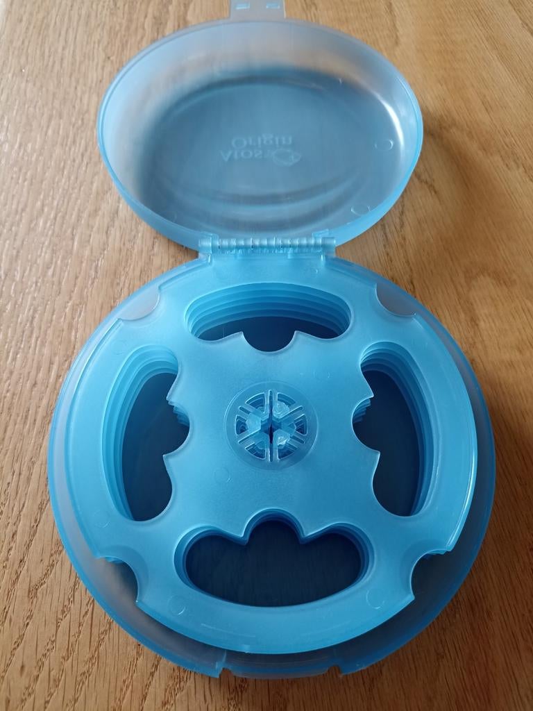 Blauwe CD/DVD opbergdoos voor 6 schijfjes, Ophalen of Verzenden, Gebruikt, Overige typen, Onbekend