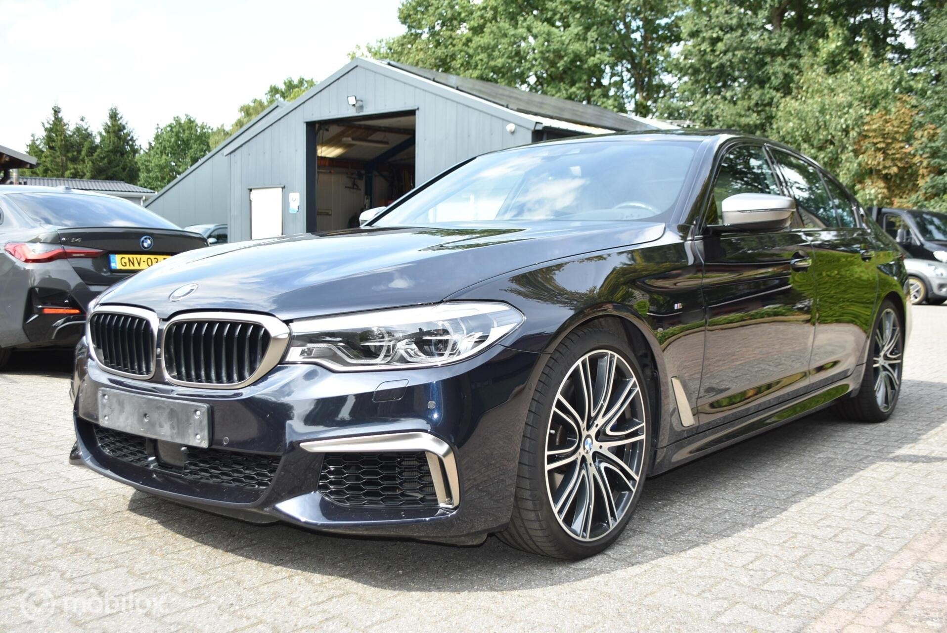 BMW M550i X Drive aut (Kantelende zuiger) 1e eign!, Auto's, Automaat, Dealer onderhouden, Gebruikt, 4395 cc