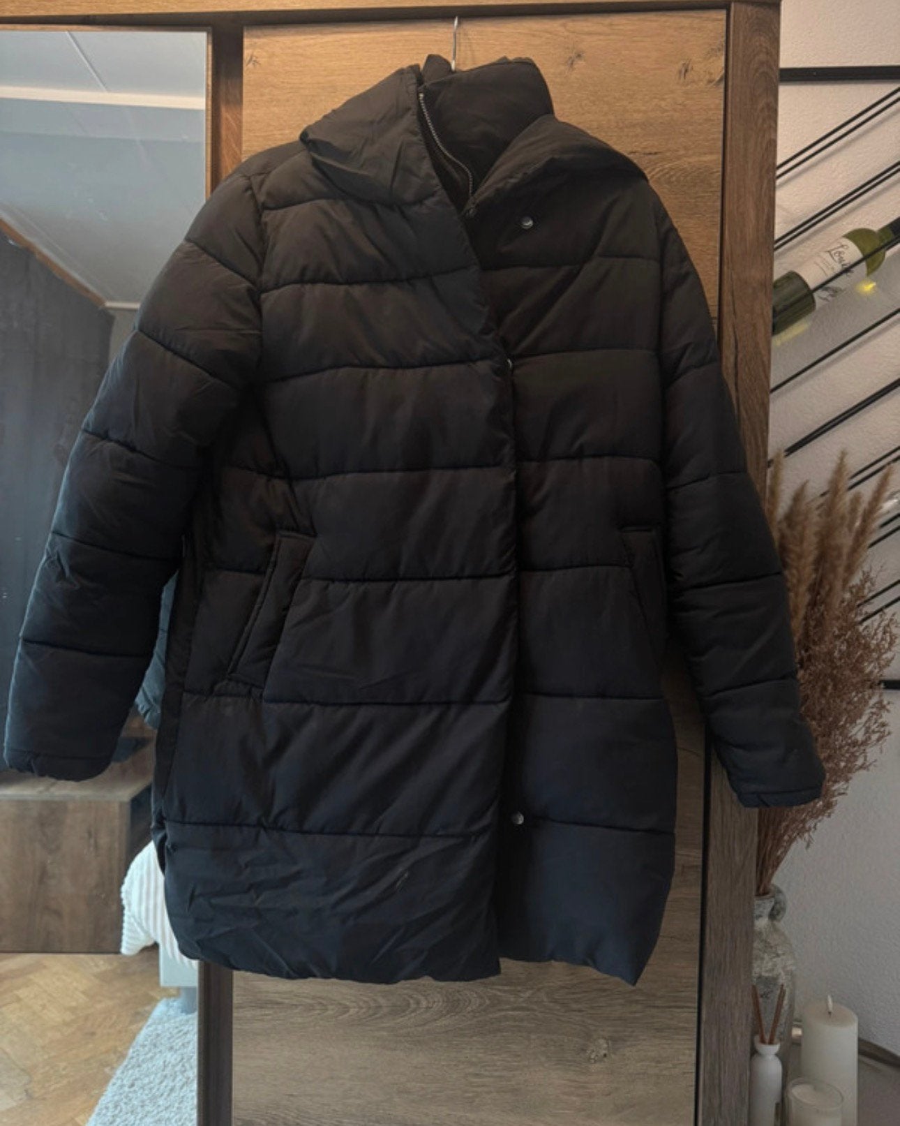 Dikke zwarte winterjas met capuchon, Ophalen of Verzenden, Gedragen, Maat 38/40 (M), Zwart