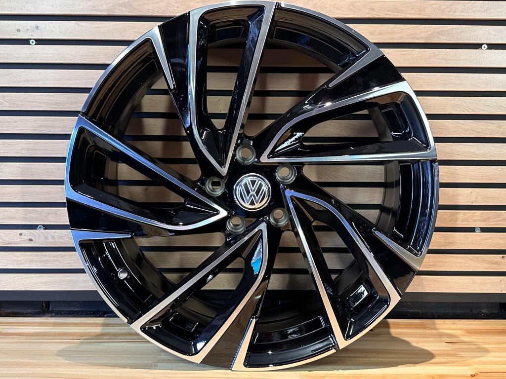 18" Adelaide fits VW Golf 5/6/7/8 Caddy/Touran/ 5x112 et45, Niet ingevuld, 18 inch, Banden en Velgen, Niet ingevuld