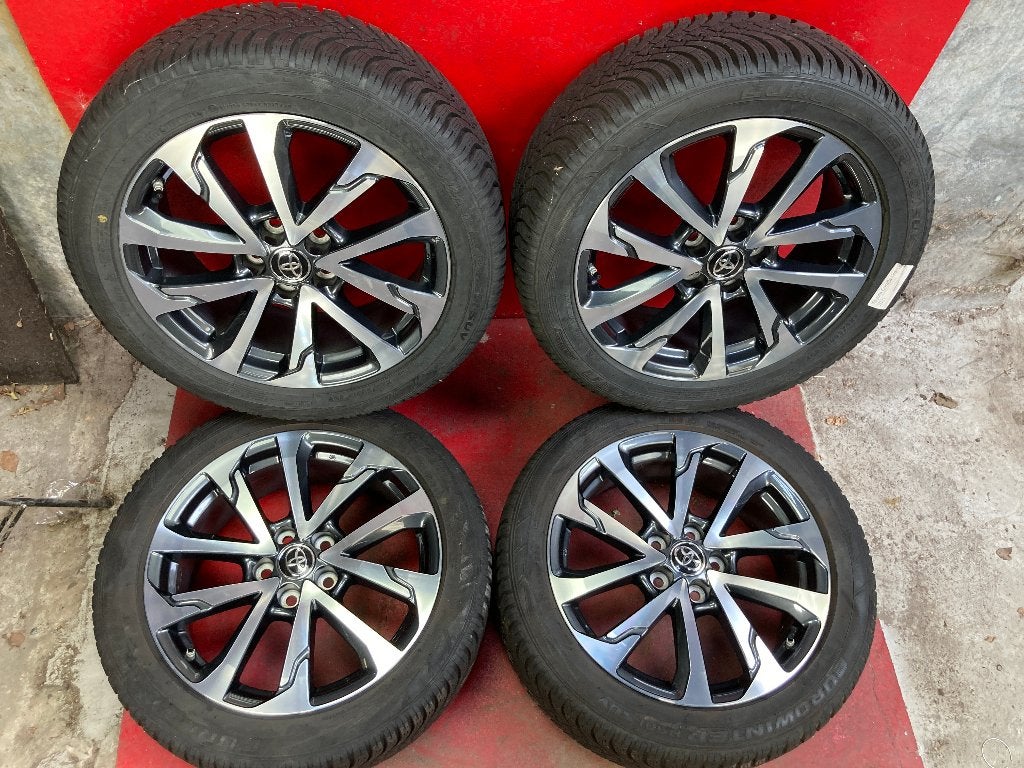 Winterbanden Toyota Corolla Cross 225/50R18, 18 inch, Gebruikt, ., Banden en Velgen