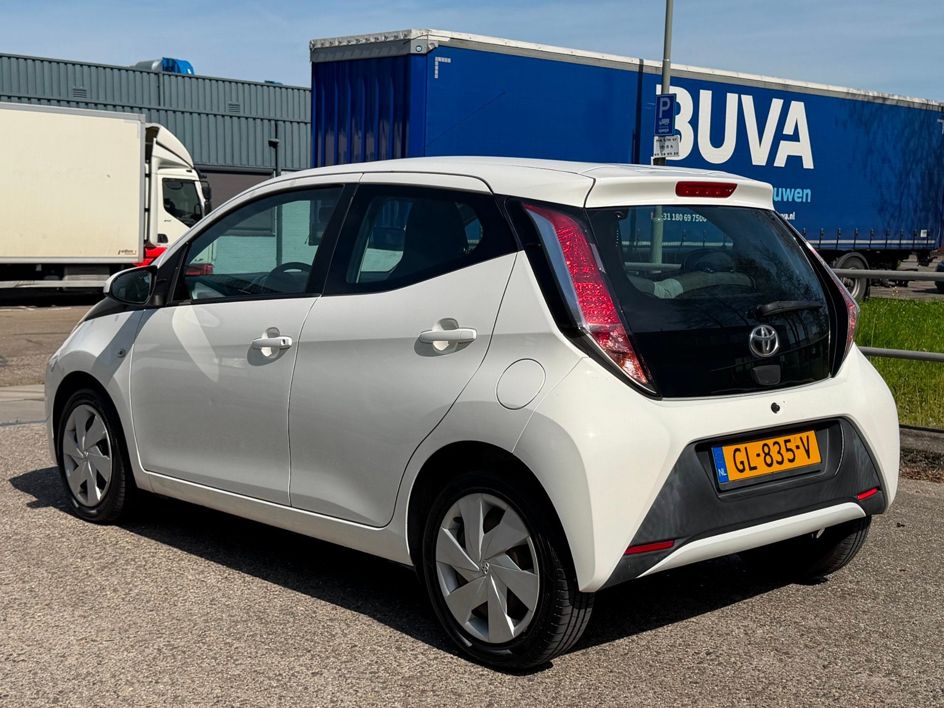 Toyota Aygo 1.0 VVT-i x-play Airco! 5 deurs Nap! Cruise cont, Gebruikt, Euro 6, 4 stoelen, Wit