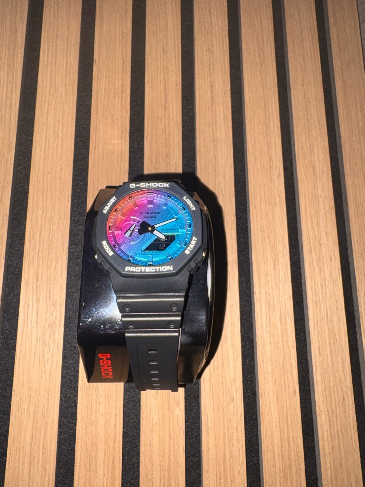 Casio G-Shock GA-2100 horloge met regenboog wijzerplaat, Sieraden, Tassen en Uiterlijk, Casio, Kunststof, Polshorloge, Nieuw